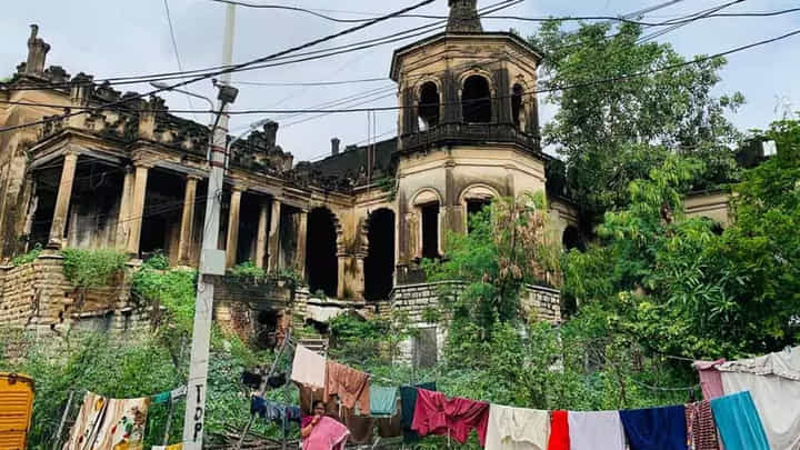 Hyderabad: తెల్లారి ఎవరి పనుల్లో వారు ఉన్నారు.. ఇంతలో మూలాన వింత ఆకారం.. ఏంటని చూడగా Hyderabad: తెల్లారి ఎవరి పనుల్లో వారు ఉన్నారు.. ఇంతలో మూలాన వింత ఆకారం.. ఏంటని చూడగా