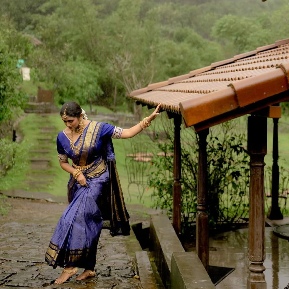 ఆమె మరెవరో కాదండి.. హీరోయిన్ రింకు రాజ్ గురు. మరాఠీ చిత్రపరిశ్రమలో టాప్ హీరోయిన్. 15 ఏళ్ల వయసులోనే కథానాయికగా వెండితెరకు పరిచయమైంది. ఆమె నటించిన మొదటి సినిమా సైరత్. 2016లో విడుదలైన ఈ సినిమా ఏ రేంజ్ లో హిట్టయ్యిందో చెప్పక్కర్లేదు. 