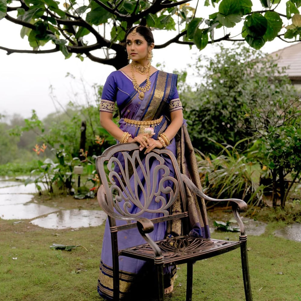 దక్షిణాది లుక్ లో మరింత అందంగా కనిపిస్తుంది. ఇదిలా ఉంటే రింకు రాజ్ గురు నటించిన సైరత్ సినిమా ఇప్పటికీ నెట్టింట ట్రెండ్ అవుతూనే ఉంటుంది.నేటికీ ఏ సినిమా కూడా ఆ మూవీ రికార్డును బ్రేక్ చేయలేకపోయింది. ఈ సినిమలో ఆకాష్ తోసర్ హీరోగా నటించారు. 