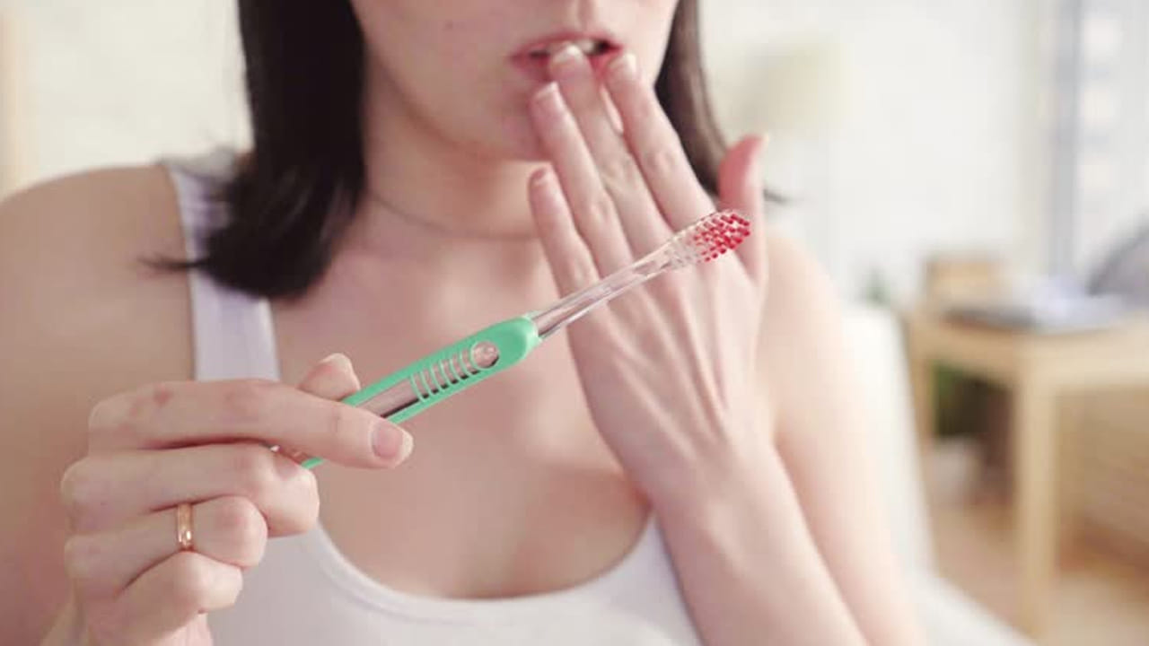 Periodontal Disease: మీకూ నోటి చిగుళ్ల నుంచి రక్తస్రావం అవుతుందా? ఐతే ఏ క్షణమైనా హార్ట్ ఎటాక్..