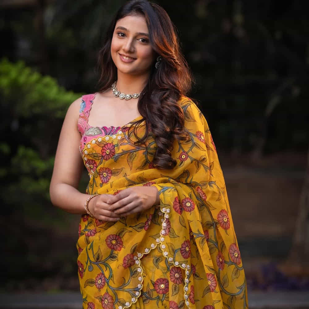 దీంతో ఆమె గురించి తెలుసుకోవడానికి నెటిజన్స్ తెగ సెర్చ్ చేస్తున్నారు. 27 అక్టోబర్ 1997న ఢిల్లీలోని ఒక మధ్యతరగతి ఒడియా కుటుంబంలో జన్మించింది ఈ అమ్మడు.  ఢిల్లీ పోలీస్ పబ్లిక్ స్కూల్‌లో పాఠశాల విద్యను అభ్యసించి, ఆపై మాస్టర్స్ కోసం ఢిల్లీ విశ్వవిద్యాలయంలో చేరింది.