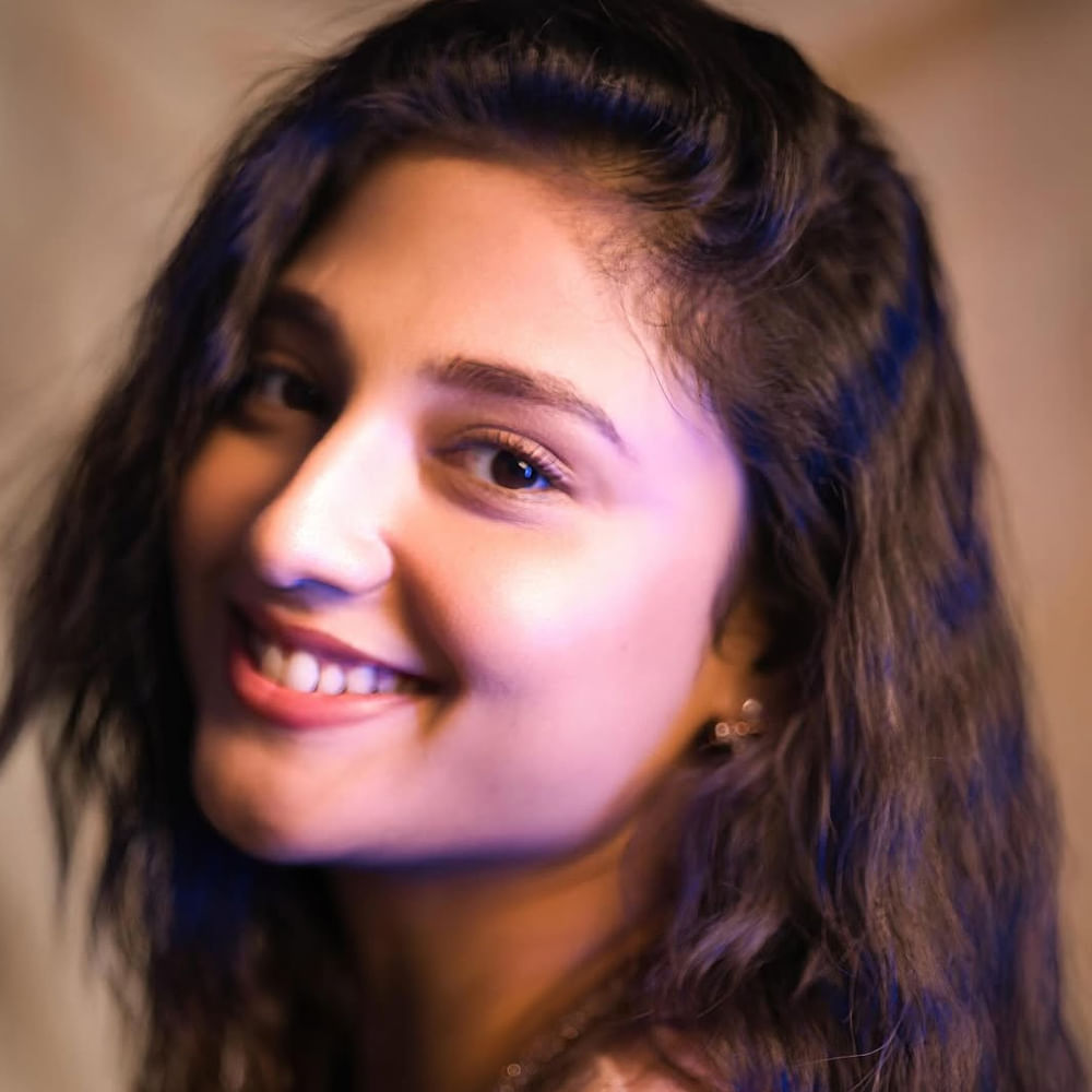 ప్రస్తుతం ఈ అమ్మడు వయసు 27 సంవత్సరాలు. 1997 అక్టోబర్ 27న ఢిల్లీలో జన్మించిన ఈ బ్యూటీ అక్కడే విద్యాభ్యాసాన్ని పూర్తి చేసుకుంది. విమెన్ శ్యామ్ ప్రసాద్ ముఖర్జీ కాలేజీలో డిగ్రీ కంప్లీట్ చేసుకుంది. 