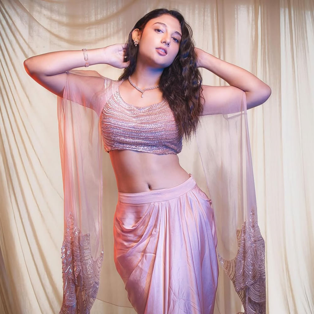 నటనపై ఆసక్తితో సినీరంగంలోకి అడుగుపెట్టిన ఈ బ్యూటీ.. 2019 నుంచి సినిమా ప్రపంచంలోకి ఎంట్రీ ఇచ్చింది. 2022లో విశ్వక్ సేన్ నటించిన అశోకవనంలో అర్జున కళ్యాణం చిత్రంలో సెకండ్ హీరోయిన్ గా నటించింది. ఇందులో తన నటనతో ఆకట్టుకుంది. 