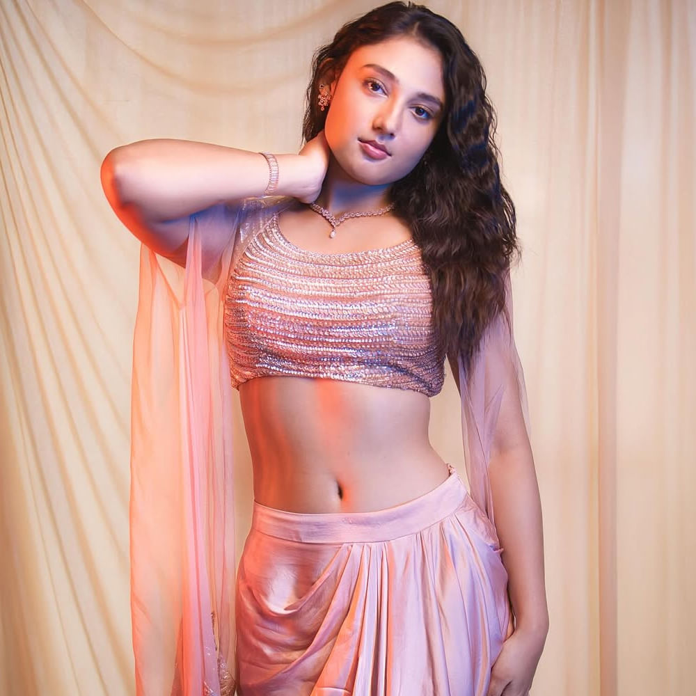 నటనపై ఆసక్తితో సినీరంగంలోకి అడుగుపెట్టిన ఈ బ్యూటీ.. 2019 నుంచి సినిమా ప్రపంచంలోకి ఎంట్రీ ఇచ్చింది. 2022లో విశ్వక్ సేన్ నటించిన అశోకవనంలో అర్జున కళ్యాణం చిత్రంలో సెకండ్ హీరోయిన్ గా నటించింది. ఇందులో తన నటనతో ఆకట్టుకుంది. 