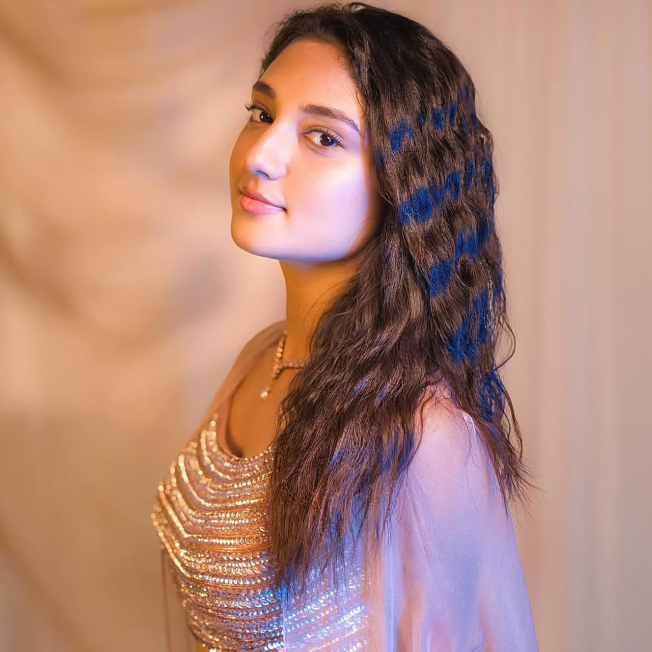 యంగ్ అండ్ బ్యూటీఫుల్ హీరోయిన్ రితికా నాయక్.. ఇప్పుడు తెలుగులో వరుస సినిమాలతో దూసుకుపోతుంది. ఇప్పుడిప్పుడే వరుస అవకాశాలు అందుకుంటూ తనకంటూ మంచి గుర్తింపు తెచ్చుకుంటుంది. కెరీర్ మొదట్లో సినిమాల్లో చిన్న చిన్న పాత్రలలో నటించింది. 