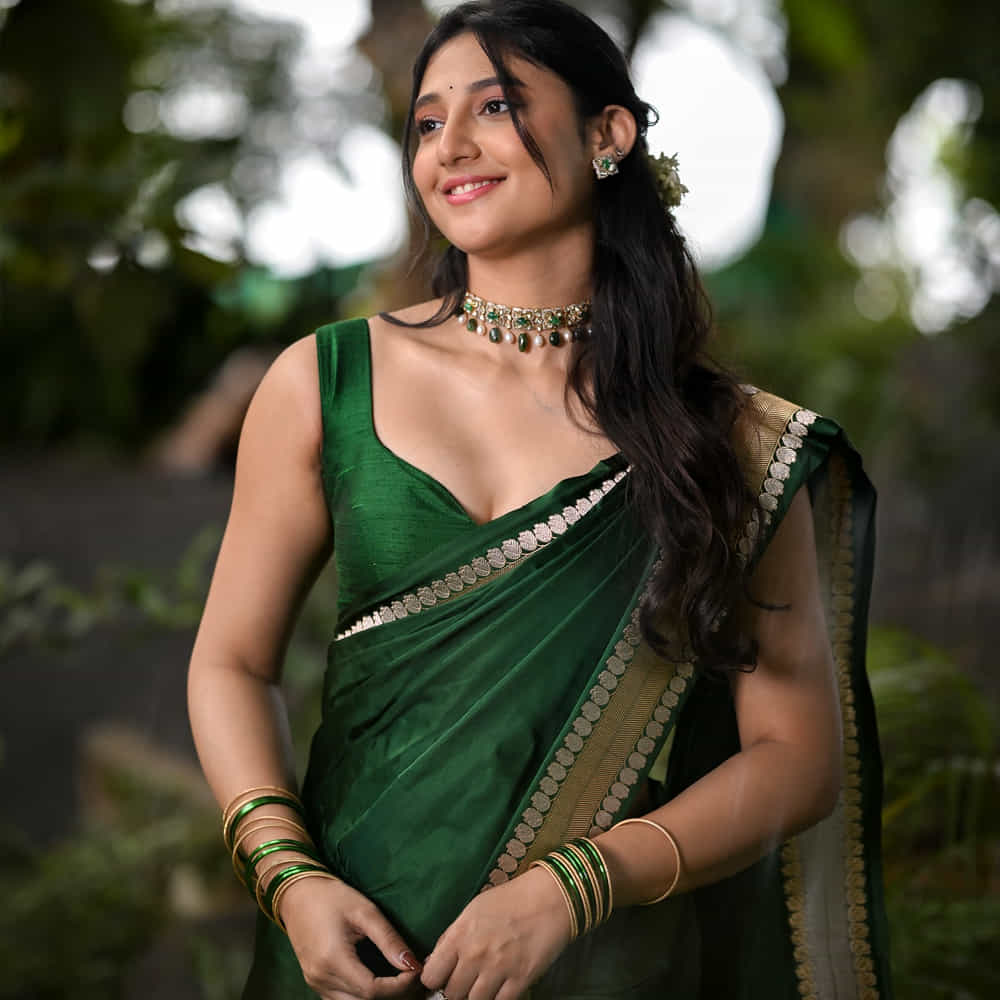 మిరాయ్ చిత్రంలో తేజ సజ్జా, మంచు మనోజ్,శ్రియ కీలకపాత్రలు పోషించారు. ఈ చిత్రాన్ని పీపుల్ మీడియా ఫ్యాక్టరీ బ్యానర్పై టిజి విశ్వప్రసాద్, కృతి ప్రసాద్లు నిర్మించారు. ఈ చిత్రంలో జయరామ్, జగపతి బాబు, రాజేంద్రనాథ్ జుట్షి, పవన్ చోప్రా ముఖ్య పాత్రలలో కనిపించారు.