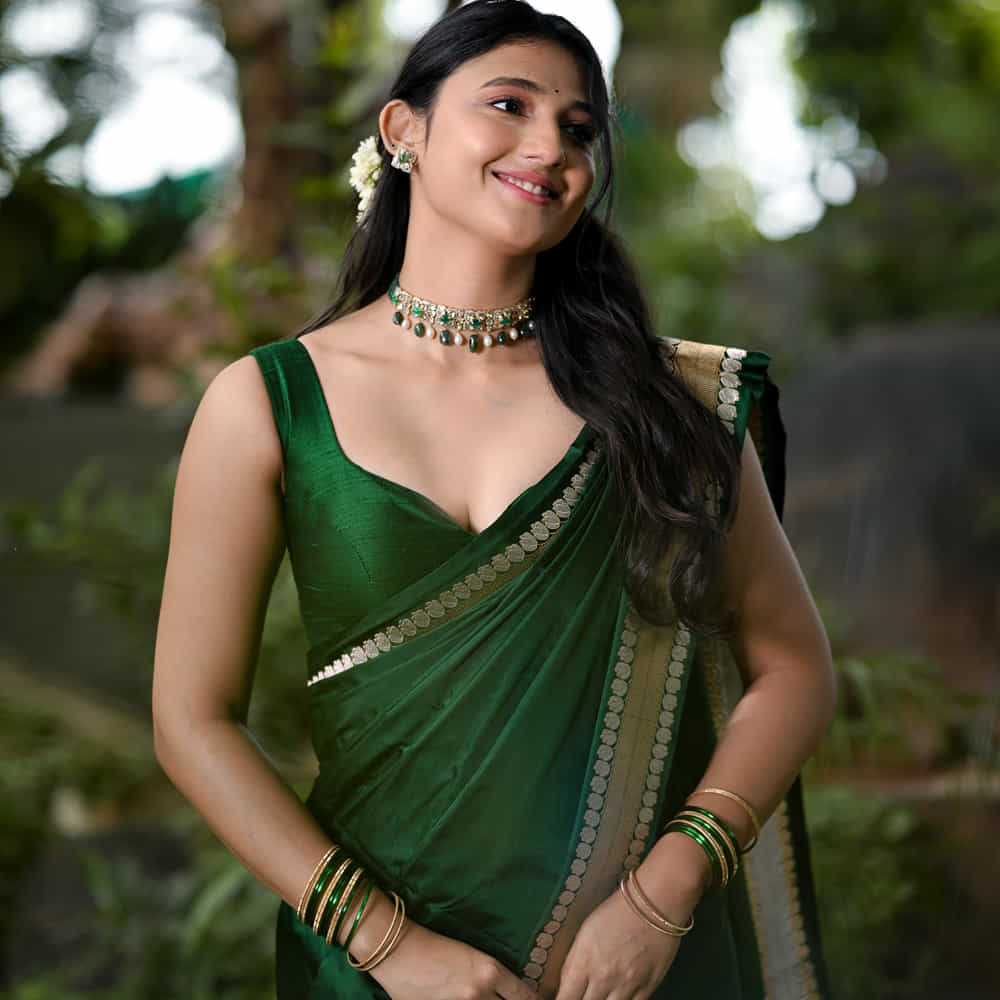 మొదటి సినిమాతోనే నటిగా మంచి మార్కులు కొట్టేసింది. కానీ ఈ సినిమా తర్వాత అమ్మడుకు అంతగా ఆఫర్స్ రాలేదు. నాని నటించిన హాయ్ నాన్న మూవీలో చిన్న పాత్రలో మెరిసింది. ఇక ఇప్పుడు ఈ బ్యూటీ క్రేజీ ఆఫర్స్ అందుకుంటున్నారు.