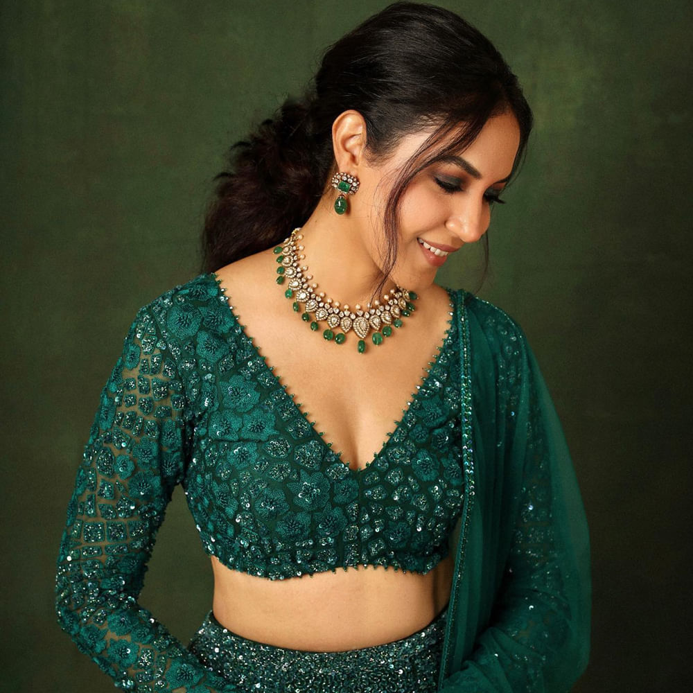 తెలుగమ్మాయి రితూ వర్మ కూడా మొదట్లో పద్దతిగా ఉన్నారు. కానీ రాను రాను ఈమె కూడా మారిపోయారు. ఆఫర్స్ కోసం అప్పుడుప్పుడూ గ్లామర్ షోలో హద్దులు దాటేస్తున్నారు.  