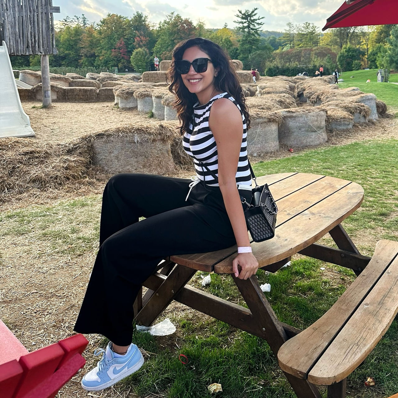 తెలుగమ్మాయి రీతూ వర్మ గురించి ప్రత్యేకంగా పరిచయం చేయాల్సిన అవసరం లేదు. చైల్డ్ ఆర్టిస్ట్ గా కెరీర్ ప్రారంభించిన ఈ భామ ఇప్పుడు హీరోయిన్గా మారిన సినిమాలు చేస్తోంది. తెలుగుతో పాటు తమిళ్ లోనూ వరుసగా సినిమాలు చేస్తూ ఆకట్టుకుంటుంది ఈ అమ్మడు.