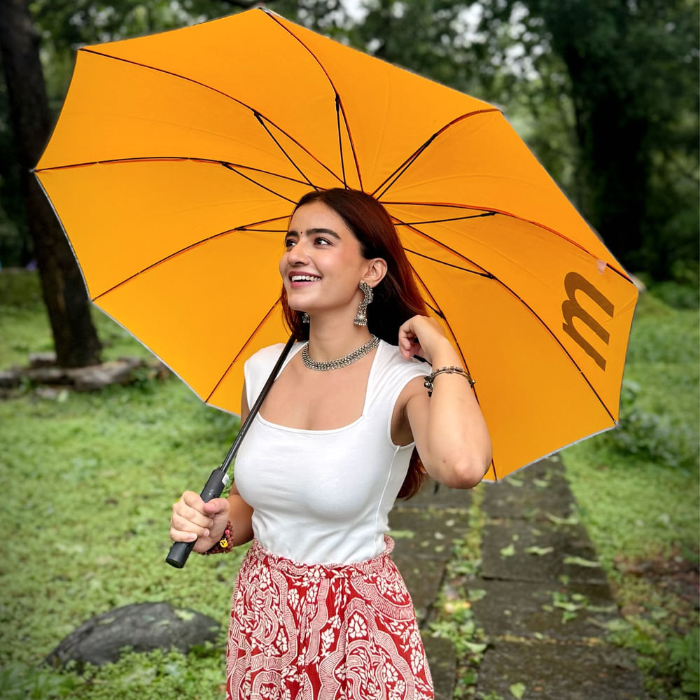 రెగ్యులర్ గా తన గ్లామరస్ ఫోటోలను పంచుకుంటూ కుర్రాళ్లకు నిద్రపట్టకుండా చేస్తోంది. తాజాగా ఈ అమ్మడు కొన్ని ఫోటోలు వదిలింది. ఆ ఫోటోలు ఇప్పుడు కుర్రాళ్ళ గుండెల్లో బాణాలు గుచ్చుతున్నాయి. అలాగే క్రేజీ కామెంట్స్ చేస్తున్నారు నెటిజన్స్.