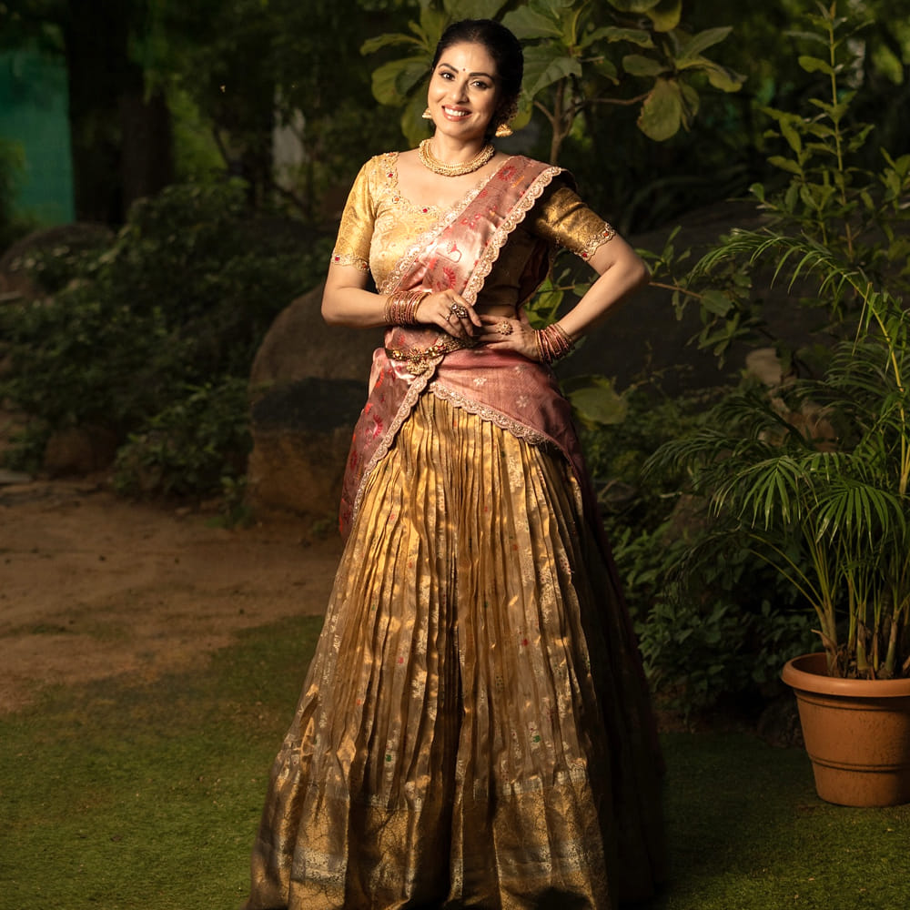 తెలుగు సినీ పరిశ్రమలో ఒకప్పుడు టాప్ హీరోయిన్ సదా. ఎన్టీఆర్, ఉదయ్ కిరణ్, బాలకృష్ణ, నితిన్ వంటి స్టార్ హీరోలతో కలిసి స్క్రీన్ షేర్ చేసుకుంది. 2003లో నితిన్ హీరోగా నటించిన జయం సినిమాతో తెలుగు చిత్ర రంగంలోకి అడుగుపెట్టింది. మొదటి సినిమాతోనే భారీ విజయాన్ని అందుకుంది. ఈ మూవీలో అందం, అమాయకత్వంతో ప్రేక్షకులను కట్టిపడేసింది. 