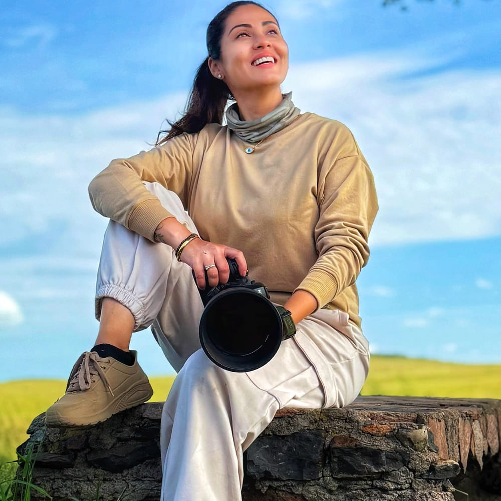 ఆతర్వాత బుల్లితెరపై పలు రియాల్టీ షోలకు జడ్జిగా వ్యవహరించింది. అదే సమయంలో తనకు ఇష్టమైన వైల్డ్ లైఫ్ ఫోటోగ్రఫీ వైపు అడుగులు వేసింది. ఇప్పుడు అడవిలో సింహాలు, పులులు, ఏనుగులు, పక్షుల ఫోటోస్ మరింత అందంగా తీస్తూ తన ఇన్ స్టా ఖాతాలో షేర్ చేస్తుంది.