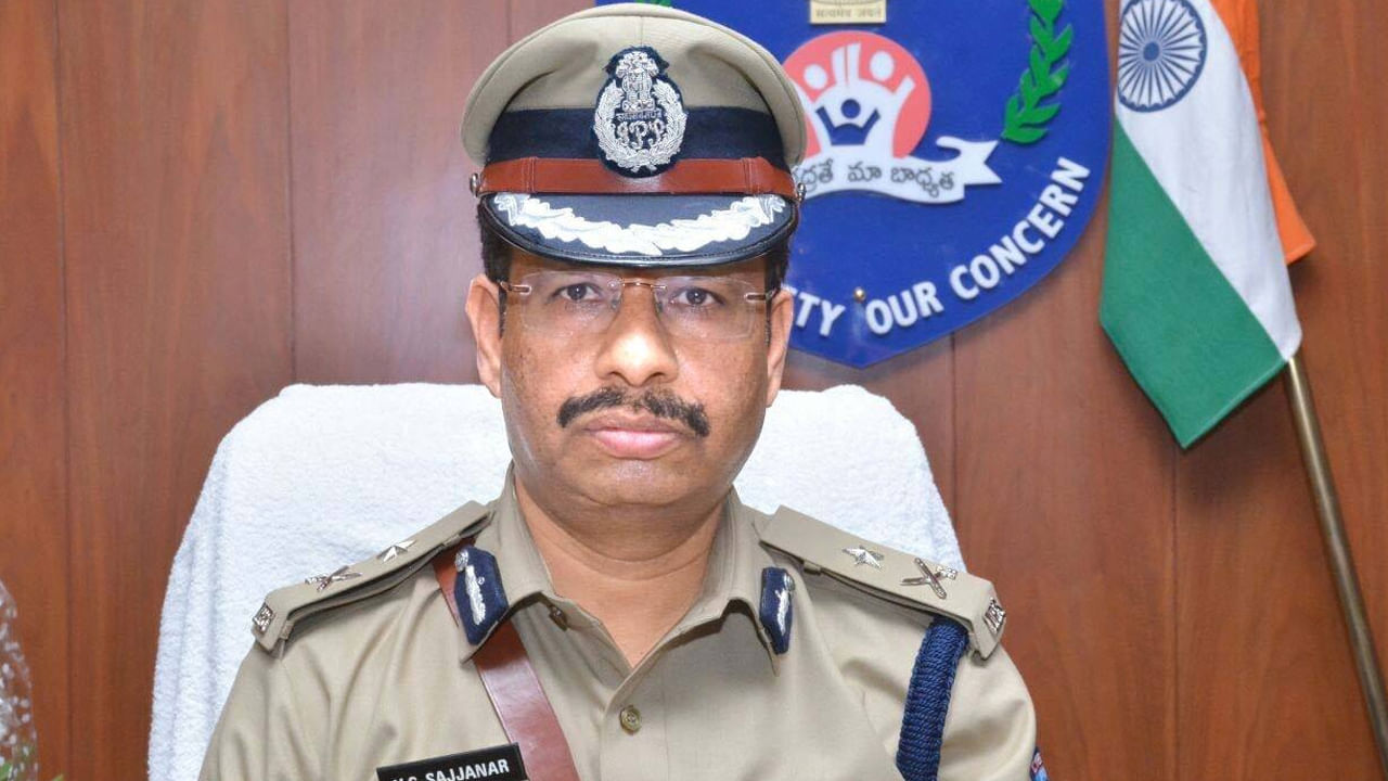 Telangana: హైదరాబాద్‌ సీపీగా సజ్జనార్.. తెలంగాణలో భారీగా ఐఏఎస్‌, ఐపీఎస్‌ల బదిలీలు