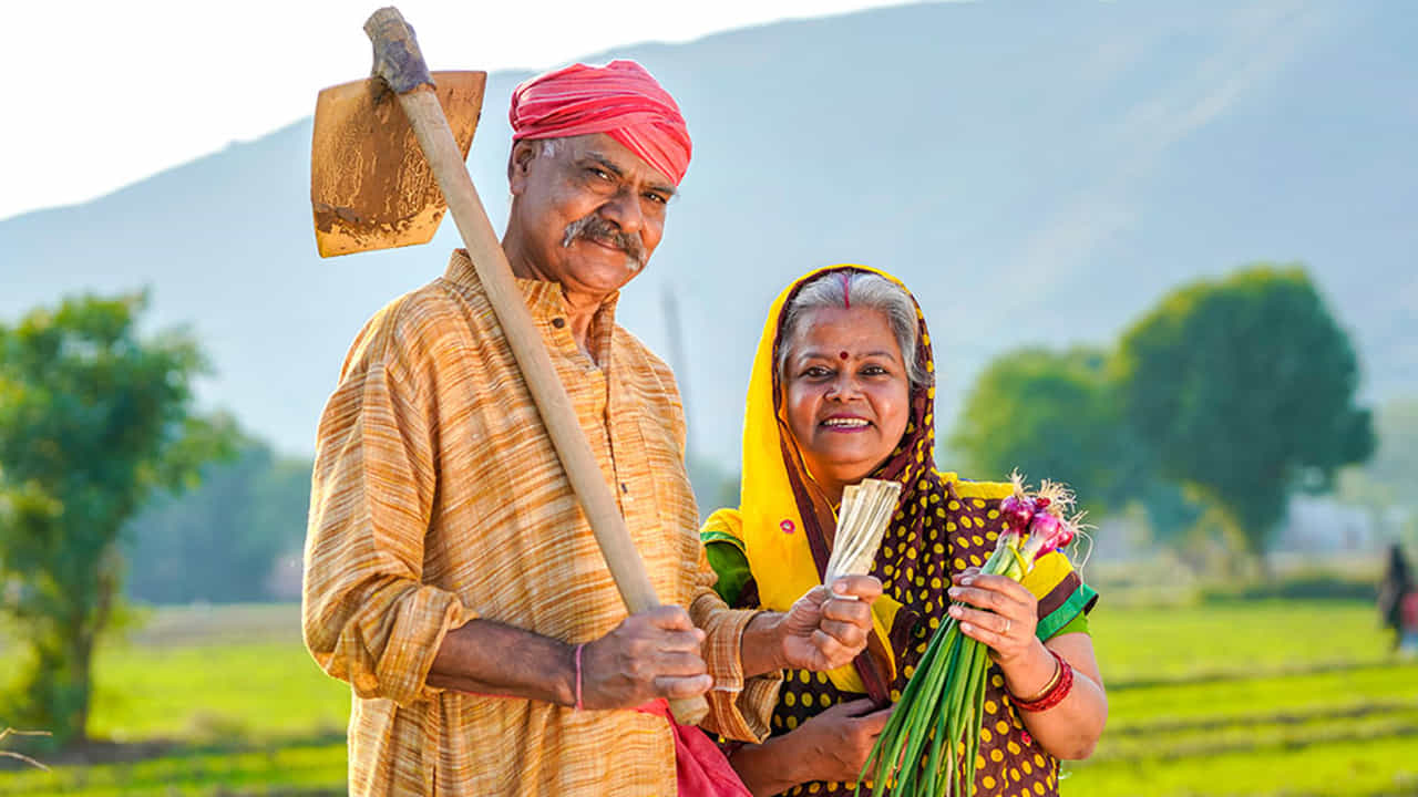 కిసాన్ వికాస్ పత్ర: ఇది మీ పెట్టుబడిని దాదాపు 9 సంవత్సరాల 10 నెలల్లో రెట్టింపు చేయగల సర్టిఫికేట్ పథకం. ఇది ప్రస్తుతం 7.5% వార్షిక వడ్డీ రేటును అందిస్తుంది. ఈ పథకం దీర్ఘకాలిక పెట్టుబడి పెట్టాలనుకునే పెట్టుబడిదారులకు అనుకూలంగా ఉంటుంది.