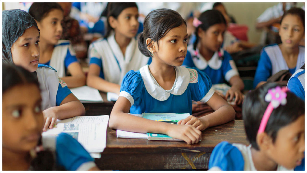 అయితే ప్రభుత్వం 6వ తేదీన ప్రకటించిన సెలవును అక్టోబర్‌ 11వ తేదీన వచ్చే రెండో శనివారం వర్కింగ్‌ డేస్‌గా ప్రకటించింది. అయితే సాధారణంగా రెండో శనివారం సెలవు ఉన్నప్పటికీ, ఆ రోజు అన్ని ప్రభుత్వ కార్యాలయాలు, పాఠశాలలు, కళాశాలలు యధావిధిగా పని చేయాలని ప్రభుత్వం ఉత్తర్వుల్లో పేర్కొంది.