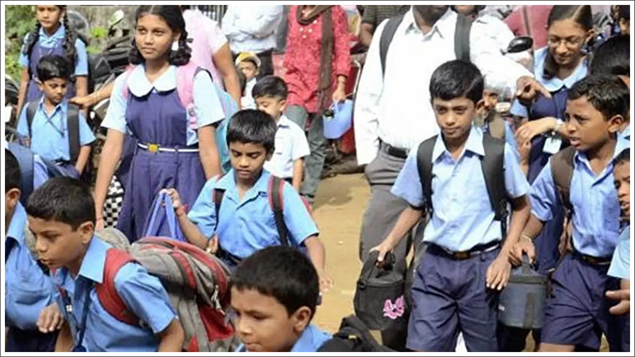 ఇదిలా ఉండగా, గతనెల ఆగస్ట్‌లో కూడా విద్యాసంస్థలకు భారీగా సెలవులు వచ్చాయి. ఇప్పుడు సెప్టెంబర్‌ నెల. ఇప్పుడు కూడా విద్యార్థులకు భారీగా సెలవులు వస్తున్నాయి. ఈ మూడు రోజులు. ఆ తర్వాత దసరా సెలవులు ఉండనున్నాయి. దసరా పండగకి ఏకంగా 13 రోజుల పాటు విద్యార్థులకు సెలవులు వస్తున్నాయి. ఒక విధంగా చూస్తే విద్యార్థులకు పండగే. ఎక్కడికైనా కుటుంబంతో కలిసి టూర్‌ వెళ్లాలని ప్లాన్‌ చేసుకుంటే ఇది మంచి ఆప్షన్‌ అనే చెప్పాలి.