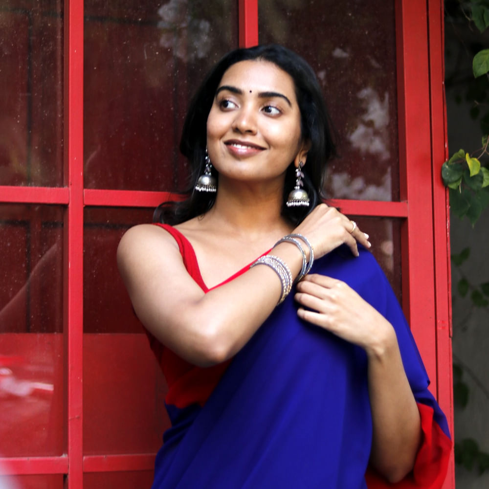 సెలబ్రెటీ ఫ్యామిలీ నుంచి సినీరంగంలోకి అడుగుపెట్టిన శివాత్మిక.. 2019లో దొరసాని సినిమాతో కథానాయికగా తెలుగు తెరకు పరిచయమైంది. ఈ సినిమాతో నటిగా మంచి మార్కులు కొట్టేసింది. కానీ ఆ తర్వాత మాత్రం అంతగా అవకాశాలు అందుకోలేకపోయింది. దొరసాని తర్వాత తమిళంలో రెండు సినిమాల్లో నటించింది.