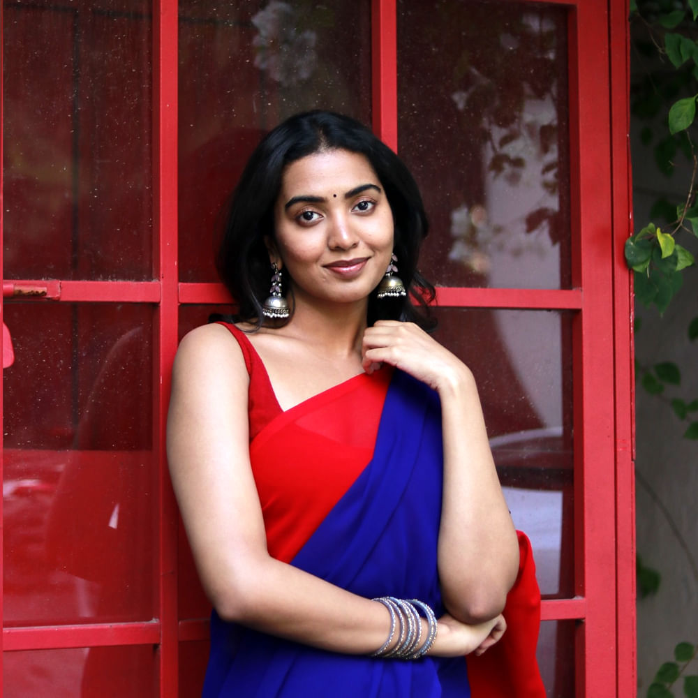 ప్రస్తుతం ఏ మేనేజర్, లేదా ఏజెంట్ ను కలిసినా సరే ఇన్ స్టాలో ఫాలోవర్స్ ను పెంచుకోమంటున్నారని చెప్పుకొచ్చింది. కానీ తాను ఒక నటి అని కంటెంట్ క్రియేట్ చేయడం తన పనికాదని చెప్పుకొచ్చింది. ప్రస్తుతం శివాత్మిక చేసిన కామెంట్స్ సోషల్ మీడియాలో వైరలవుతున్నాయి.