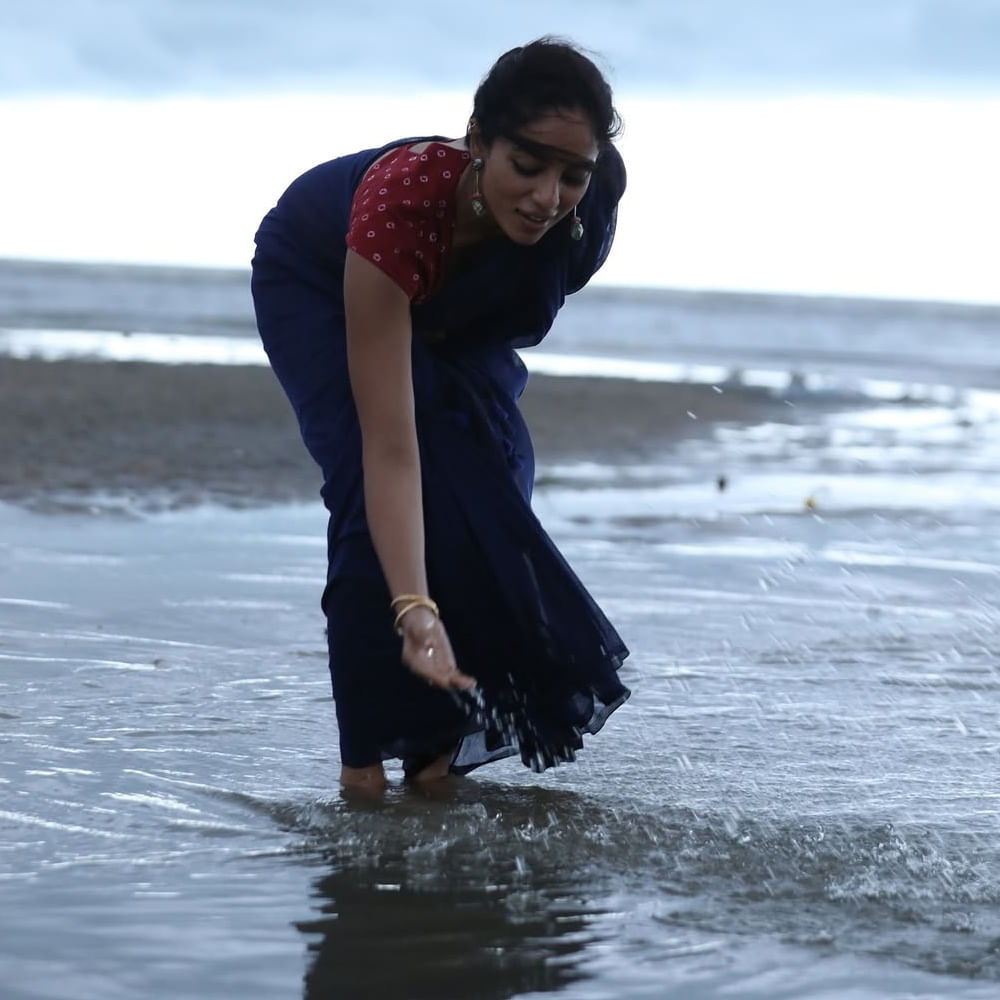 తెలుగులో మేజర్, గూఢచారి చిత్రాల్లో నటించి తెలుగు ప్రేక్షకులకు దగ్గరయ్యింది. అలాగే పొన్నియన్ సెల్వన్ 1, 2 చిత్రాలతో తమిళంలోనూ మెప్పించింది. గతేడాది మంకీ మ్యాన్ సినిమాతో అలరించింది. విభిన్న కంటెంట్ చిత్రాలతో మంచి ఇమేజ్ క్రియేట్ చేసుకుంది. 