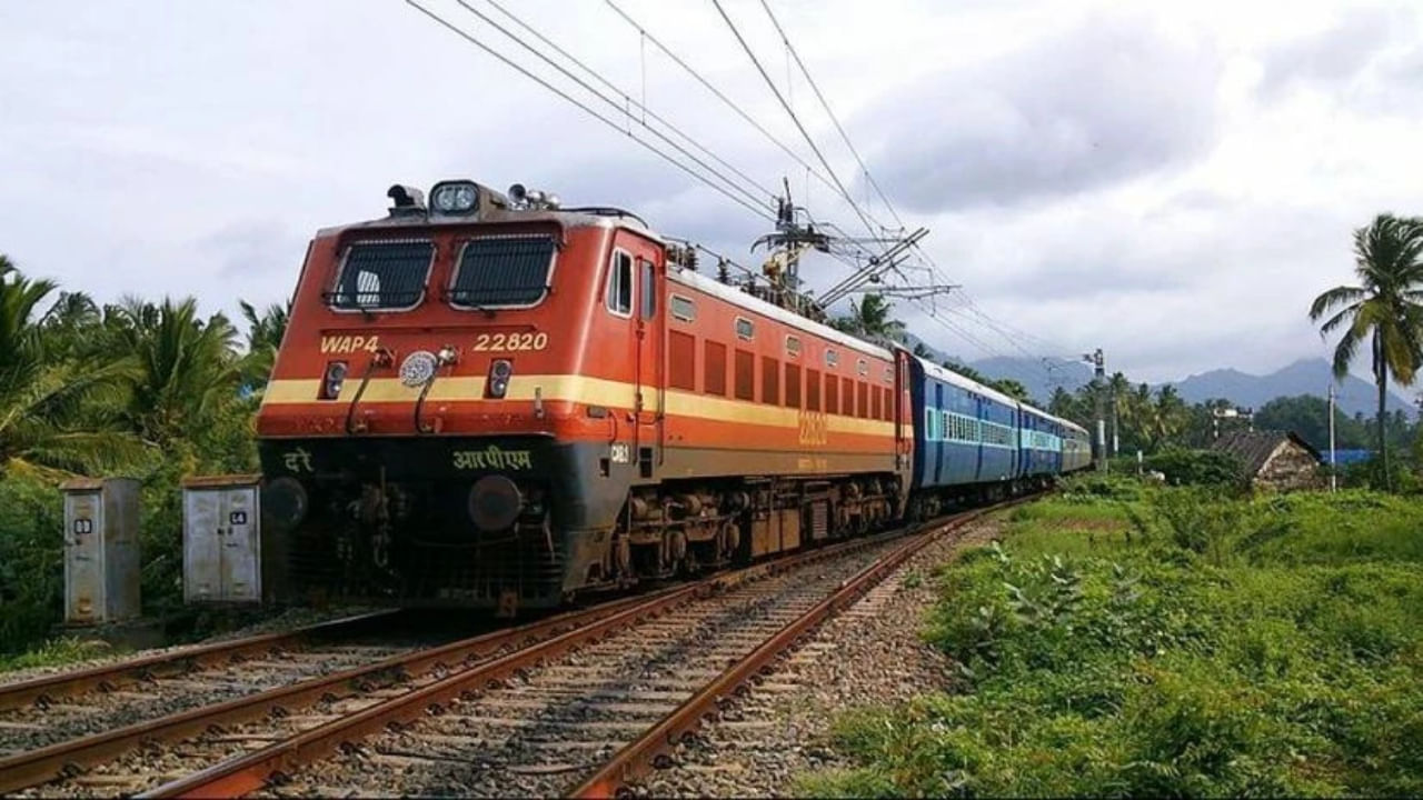 Indian Railways: అత్యవసర పరిస్థితుల్లో టికెట్ లేకుండా రైలు ప్రయాణం చేయవచ్చా? రైల్వే నియమాలు ఏంటి?