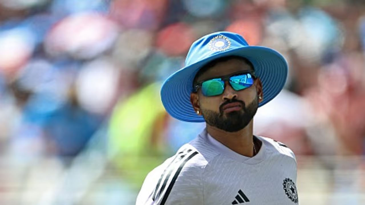 అంటే, కెప్టెన్‌గా శ్రేయాస్ అయ్యర్‌ను బీసీసీఐ ఎంపిక చేసింది. టెస్ట్ టీం ఇండియా కీలక ఆటగాళ్లు కేఎల్ రాహుల్, మహ్మద్ సిరాజ్ కూడా అతని కెప్టెన్సీలో ఆడటం కనిపిస్తుంది. ఆస్ట్రేలియా ఏ జట్టు భారతదేశంలో పర్యటించనుంది. దీనిలో రెండు నాలుగు రోజుల మ్యాచ్‌లు ఎర్ర బంతితో ఆడనున్నారు. ఆ తర్వాత మూడు మ్యాచ్‌ల వన్డే సిరీస్ కూడా జరగనుంది. ఇటువంటి పరిస్థితిలో, అయ్యర్‌ను రెడ్ బాల్ టీమిండియా కెప్టెన్‌గా ఎంపిక చేసింది.