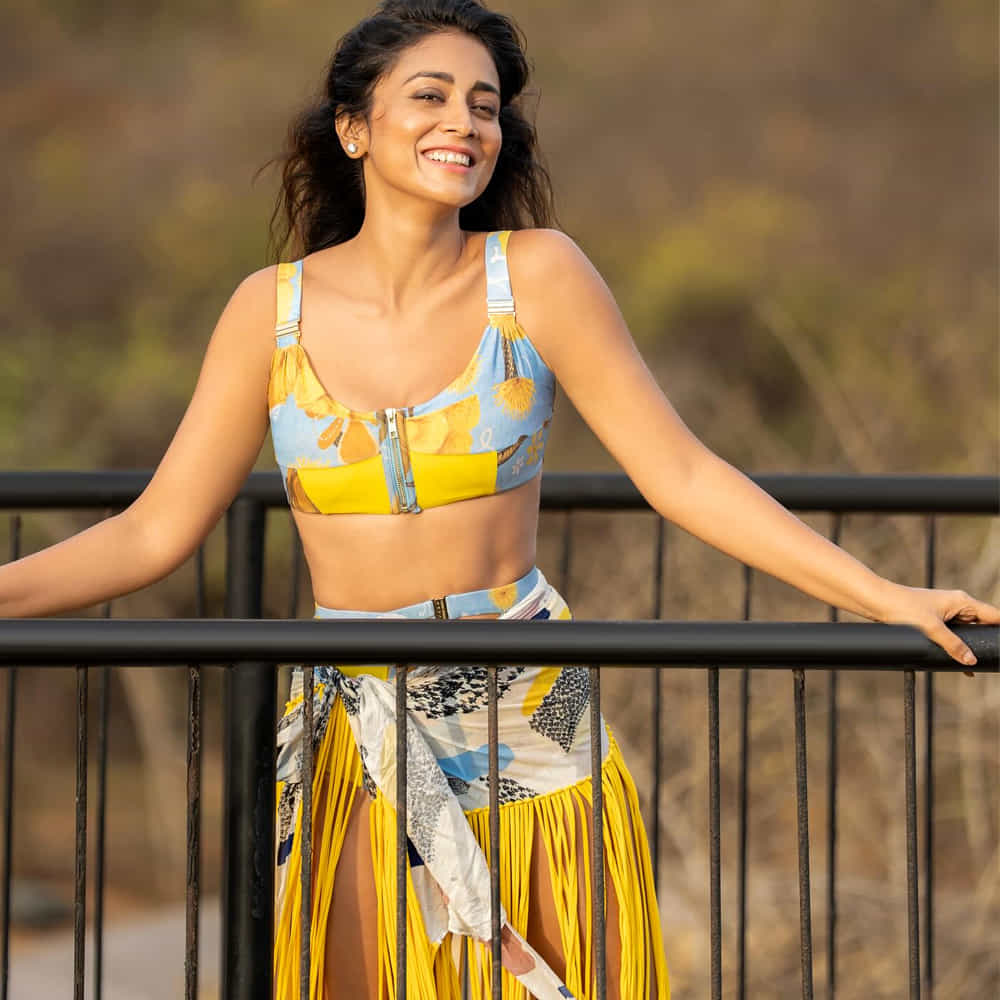 ప్రతిరోజు కఠినమైన వ్యాయమాలు చేయడానికి ఆసక్తి చూపిస్తానని తెలిపింది శ్రియా. అలాగే తన దినచర్యలో యోగా కచ్చితంగా ఉండాల్సిందే అని.. మానసిక ప్రశాంతత కోసం నిత్యం యోగాసనాలు చేస్తానని తెలిపింది.