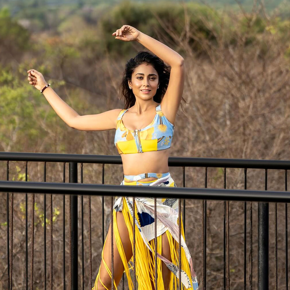 బాదం స్థిరమైన శక్తిని, అరటిపండ్లు కార్పోహైడ్రేట్ బూస్ట్ అందిస్తాయని తెలిపింది. అలాగే బెర్రీలు, అవిసె గింజలతో చేసిన స్మూతీ, ఎక్కువగా నీరు తీసుకుంటానని తెలిపింది. ఇంట్లో తయారు చేసిన స్నాక్ తీసుకుంటానని చెప్పుకొచ్చింది.