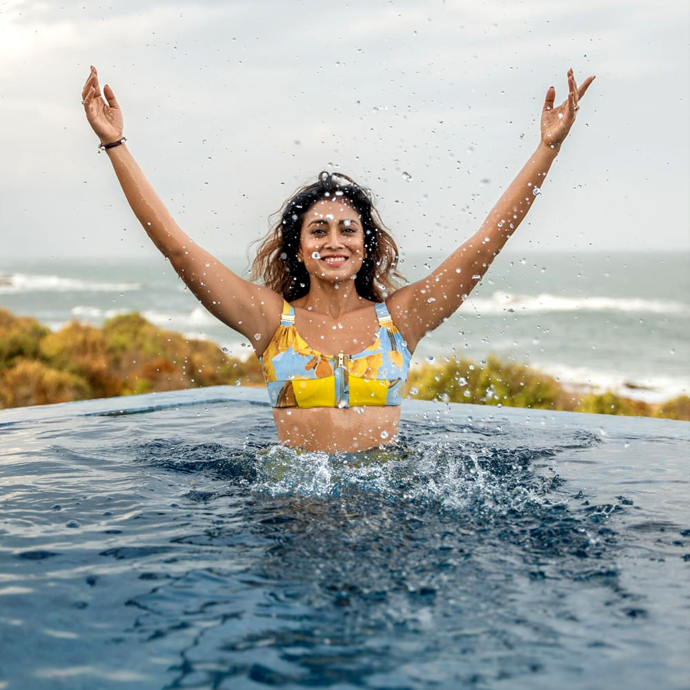 అలాగే స్విమ్మింగ్, డ్యాన్స్ ఎప్పుడూ తనను మానసిక ప్రశాంతంగా ఉండేలా చేస్తుందని చెప్పుకొచ్చింది. వ్యాయామం చేసే ముందు తినడం వల్ల తనకు తగినంత శక్తి వస్తుందని.. తేలికైనా ఆహారం తీసుకోవడానికి ఇష్టపడతానని తెలిపింది.