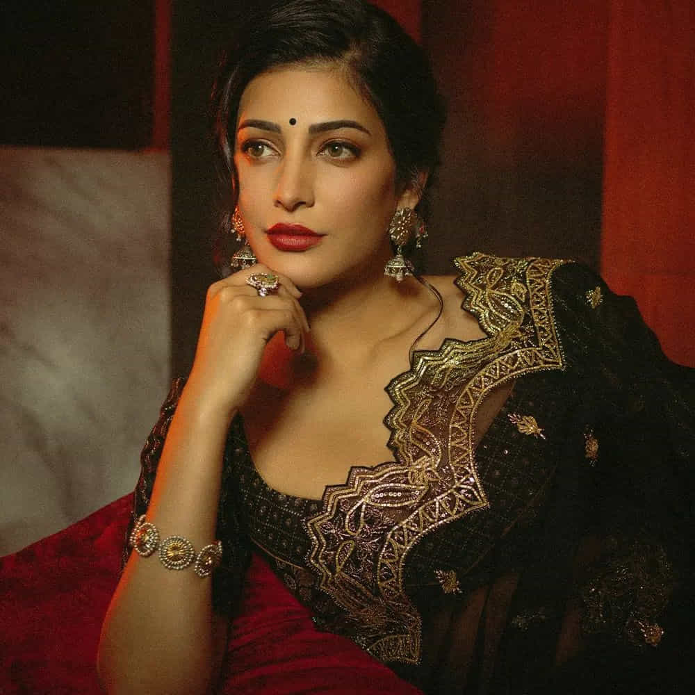 మరోవైపు శృతి హాసన్ ఆ మధ్య ఈ నెగిటివిటి తట్టుకోలేక కొన్నాళ్లు బ్రేక్ ఇచ్చారు. ఇదే రూట్‌లో అనుష్క శెట్టి సైతం వెళ్తున్నారు. తాజాగా ఐశ్వర్య లక్ష్మి సైతం సోషల్ మీడియా నుంచి తప్పుకున్నారు. 