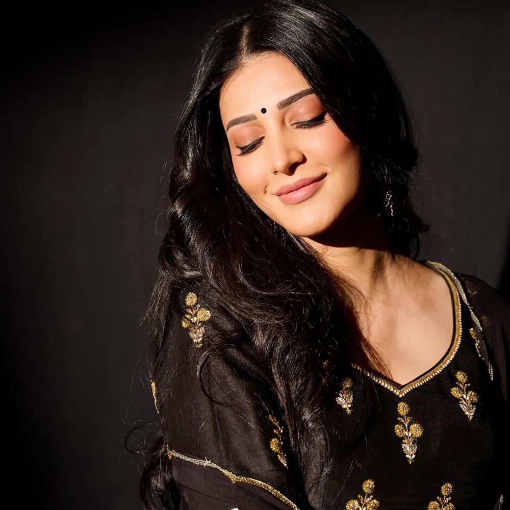 Shruti Haasan Stuns