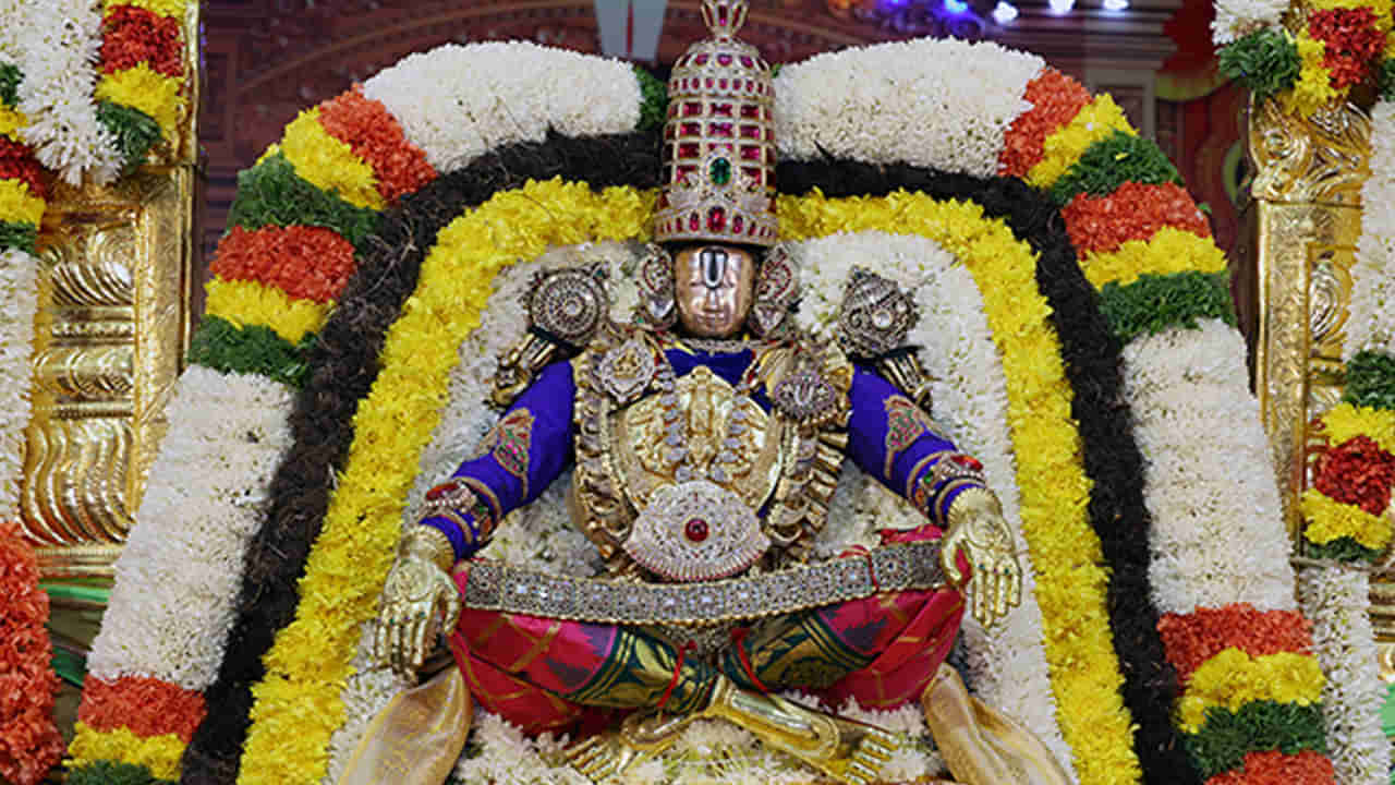 Tirumala: సింహ వాహనంపై యోగ నరసింహుని అలంకారంలో మలయప్ప.. దర్శనంతోనే ధైర్యసిద్ధి