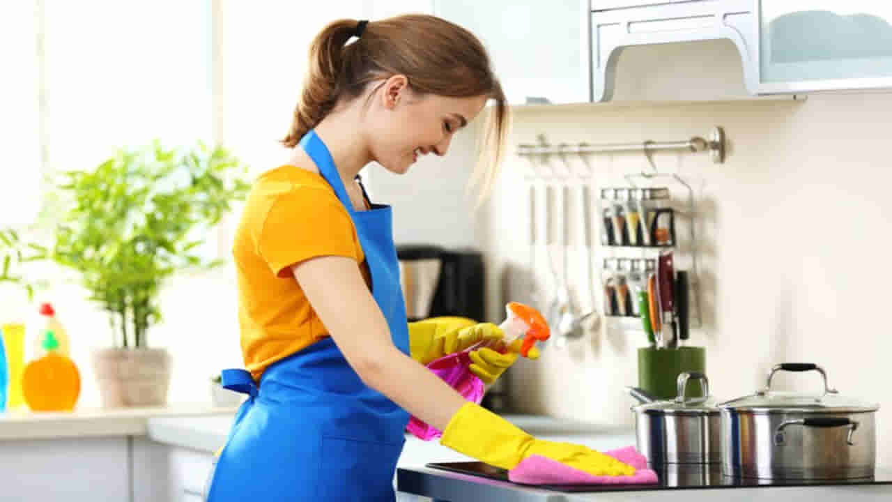 Kitchen Hacks: కిచెన్ సింక్ జిగటగా ఉంటుందా? రాత్రిపూట ఈ చిన్న పని చేస్తే ఉదయానికి కొత్తదానిలా మెరుస్తుంది