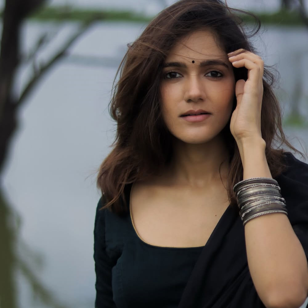 మోడల్ గా ప్రత్యేక గుర్తింపు సంపాదించుకున్న ఆమె.. ఇప్పుడు కథానాయికగా రాణిస్తుంది. మరోవైపు నెట్టింట యాక్టివ్ గా ఉంటూ నిత్యం ఏదోక పోస్ట్ చేస్తుంటుంది. తాజాగా ఈ అమ్మడు లేటేస్ట్ ఫోటోస్ తెగ వైరలవుతున్నాయి. ఆమె ఫిట్నెస్ లుక్ చూసి ఆశ్చర్యపోతున్నారు జనాలు. 