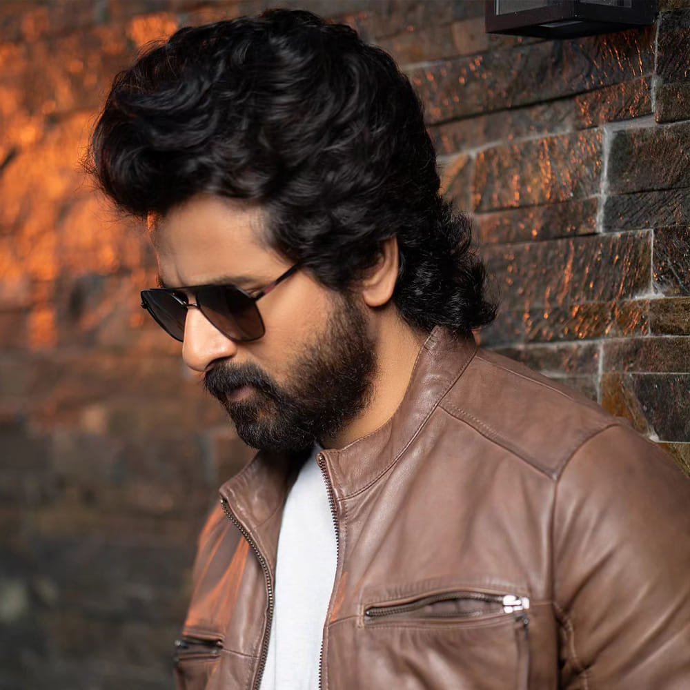 ఈయన కామెంట్స్ వైరల్ అయ్యేసరికి మదరాసిపై నెగిటివిటీ వచ్చేసింది.. దాన్ని కవర్ చేయడానికి శివకార్తికేయన్ తెలుగు సినిమాలపై ప్రశంసల వర్షం కురిపించారు. కంటెంట్ విషయంలో టాలీవుడ్ టాప్ అన్నారాయన. మొత్తానికి మన సినిమా గొప్పతనం పరభాషా హీరోలు సైతం కాదనలేకపోతున్నారు.