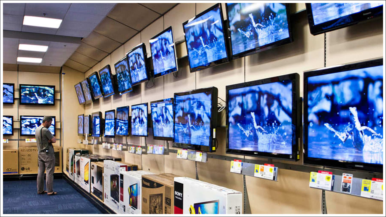 ఏసర్ జి ప్లస్ 32 జిబి గూగుల్ టీవీ: Acer G Plus Google TVలో HDR10 డిస్‌ప్లే, డాల్బీ ఆడియో, డ్యూయల్-బ్యాండ్ Wi-Fi ఉన్నాయి. ఇది 1.5GB RAM, 8GB స్టోరేజీని కలిగి ఉంది. ఇది సున్నితమైన పనితీరును అందిస్తుంది. Amazon సేల్ సమయంలో ఈ టీవీ కుటుంబాలకు గొప్ప బడ్జెట్ వినోద ఎంపికగా ఉంటుంది. మీరు ఈ స్మార్ట్ టీవీని రూ.9,999కి కొనుగోలు చేయవచ్చు.