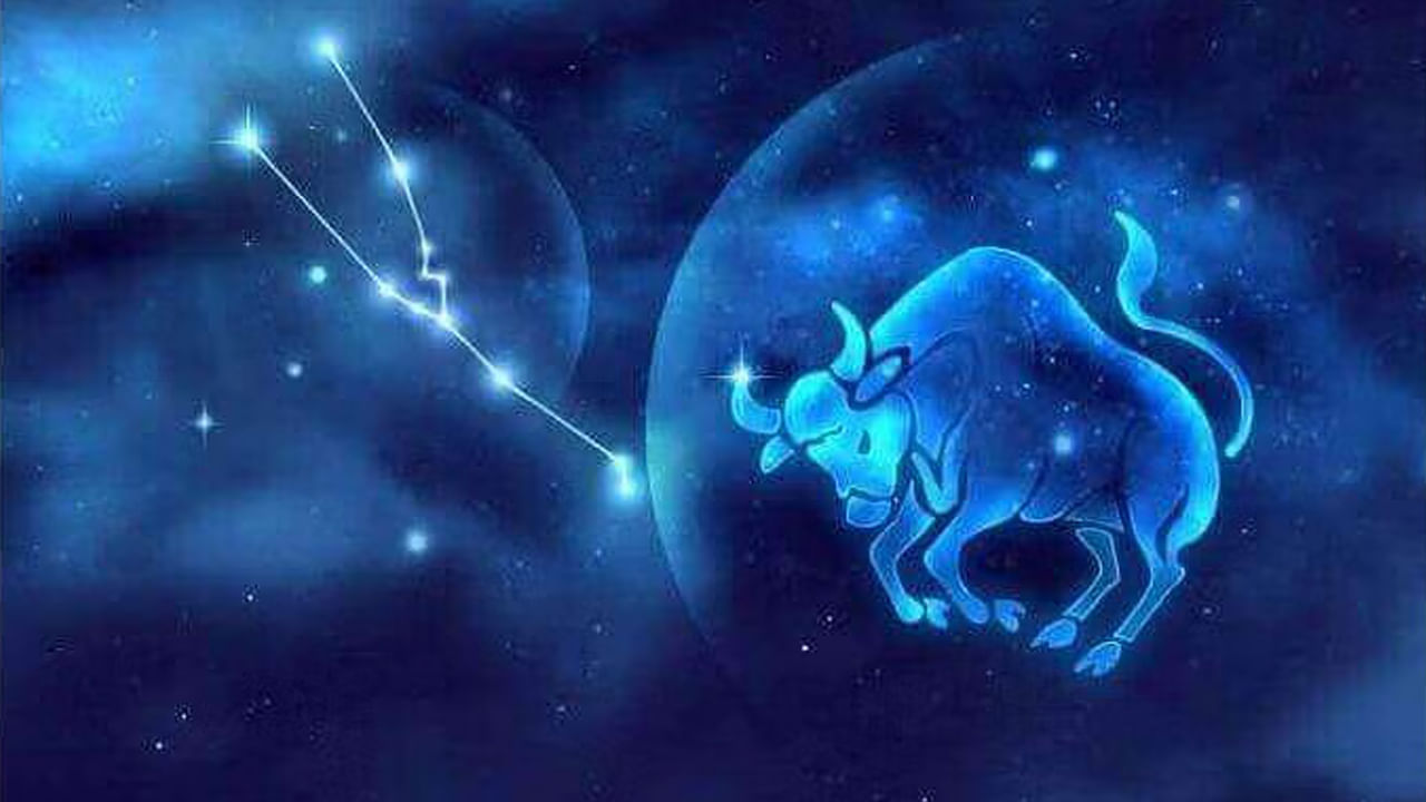 వృషభ రాశి : వృషభ రాశి వారికి పితృపక్షంలో సూర్య గ్రహణం ఏర్పడటం వలన వీరికి కలిసి వస్తుంది. కెరీర్ పరంగా అద్భుతంగా ఉంటుంది. అనుకున్న పనులు సకాలంలో పూర్తి చేస్తారు. విద్యార్థులకు అద్భుతంగా ఉండబోతుంది. మంచి ర్యాంకులు సాధిస్తారు. ఇంటా బయట సంతోషకర వాతావరణం నెలకొంటుంది. కుటుంభ సభ్యులతో ఆనందంగా గడుపుతారు. నిరుద్యోగులకు ఉద్యోగం లభిస్తుంది.