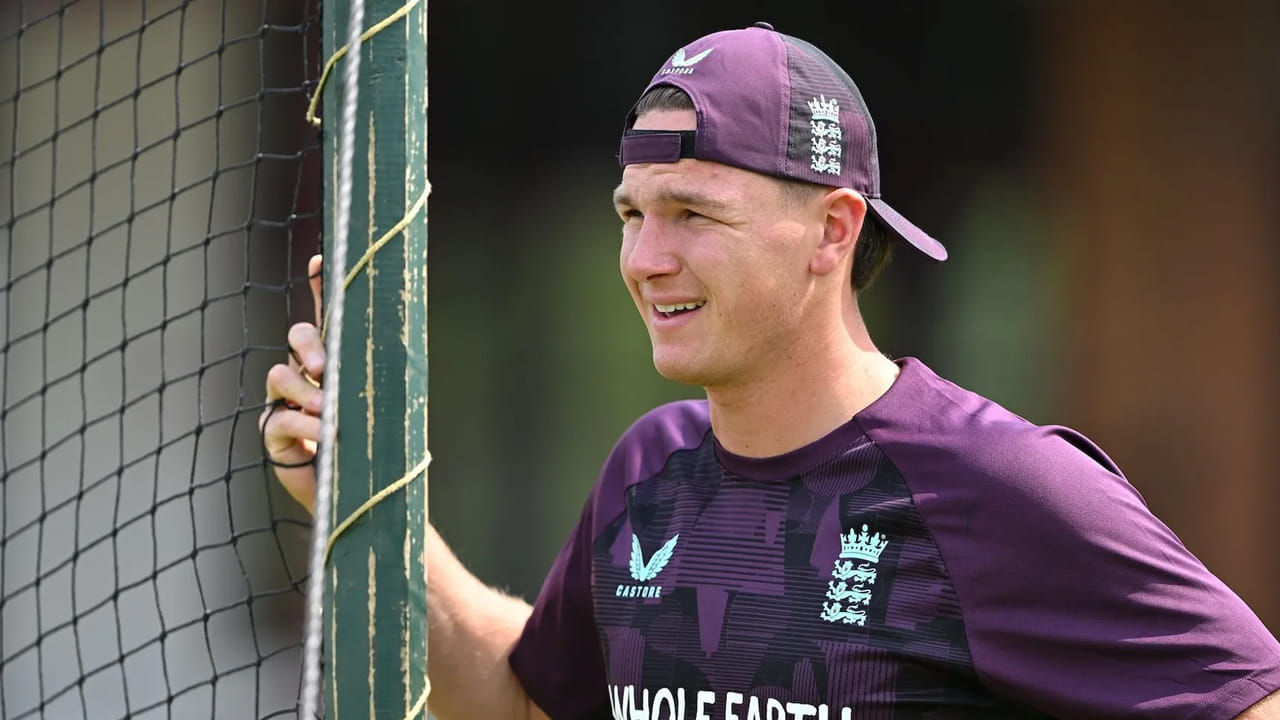 ఇప్పుడు, ఈ అవాంఛిత రికార్డును సోనీ బేకర్ సృష్టించాడు. దక్షిణాఫ్రికాతో జరిగిన మ్యాచ్‌లో సోనీ తన వన్డే కెరీర్‌ను చాలా పేలవమైన రికార్డుతో ప్రారంభించాడు. దక్షిణాఫ్రికాతో జరిగిన మ్యాచ్‌లో 7 ఓవర్లలో 10.90 సగటుతో 76 పరుగులు ఇచ్చాడు.