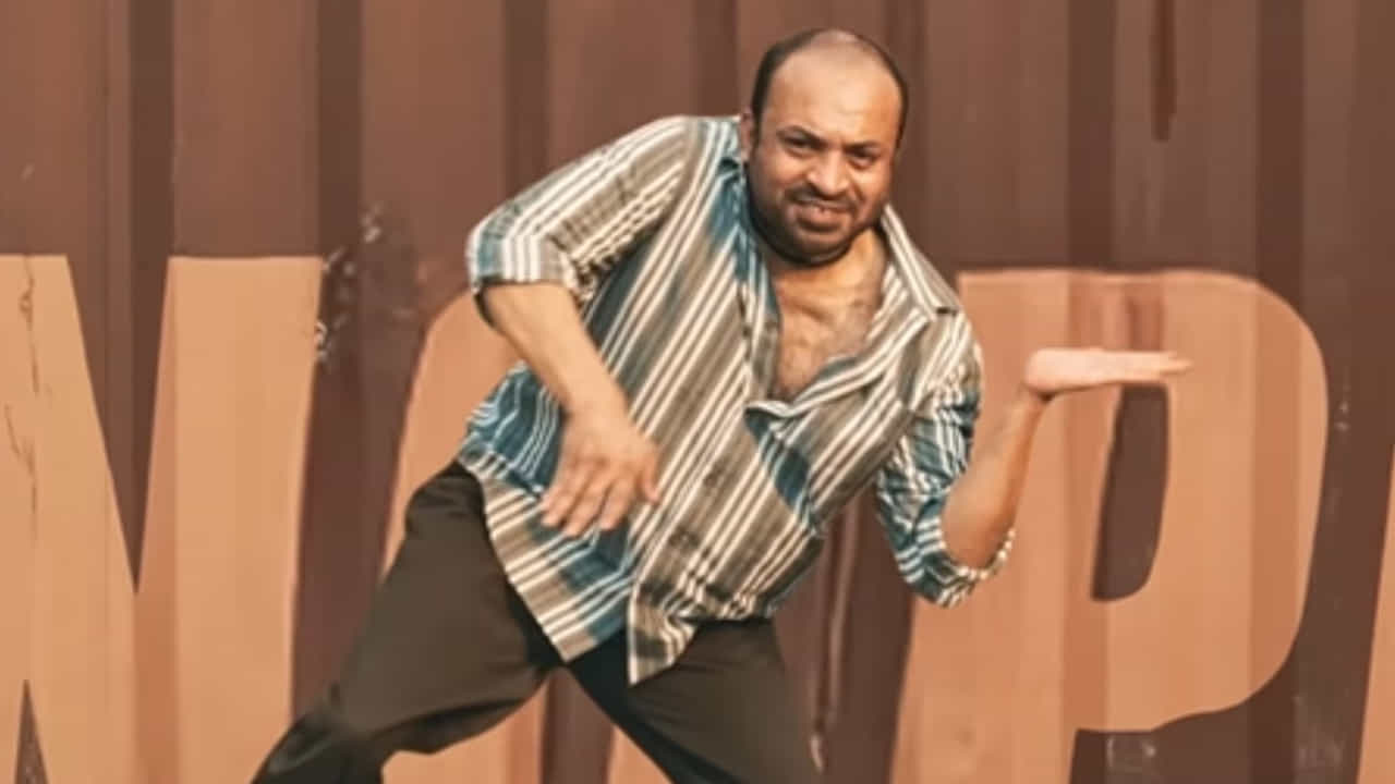  మలయాళంలో స్టార్ నటుడిగా వెలుగొందుతున్నాడు సౌబిన్ షాహిర్. మంజుమ్మల్ బాయ్స్ తో పాన్ ఇండియా రేంజ్ లో గుర్తింపు తెచ్చుకున్నాడు. ఇప్పుడు కూలీ సినిమాతో మరోసారి అందరి దృష్టిని ఆకర్షించాడు.
