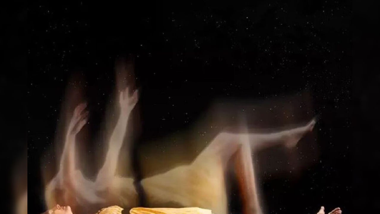 పుట్టిన ప్రతీజీవి మరణించక తప్పదు, మరణించిన ప్రతి జీవి పుట్టక తప్పదు అనేది నానుడి. ఇది అందరికీ తెలిసిందే.  కానీ అందరి మదిలో మెదిలేది ఒకే ఆలోచన? అది ఏమిటంటే? అసలు మరణించడానికి ముందు వ్యక్తి మనసులో కదిలే భావాలు ఏంటీ. వ్యక్తి ఎలా ఆలోచిస్తాడు. కాగా, దాని గురించే ఇప్పుడు శాస్త్ర వేత్తలు ఇంట్రెస్టింగ్ న్యూస్ తెలిపారు. అది ఏదో ఇప్పుడు మనం తెలుసుకుందాం.