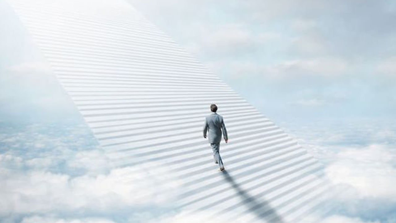 దీని గురించి పరిశోధకులు మాట్లాడుతూ.. ఒక వ్యక్తి చనిపోవడానికి ముందు అతని మెదడు వెయ్యిరేట్లు చాలా యాక్టివ్‌గా పని చేసింది. ముఖ్యంగా గుర్తుకు తెచ్చుకోవడం, కలలు, అన్ని చాలా త్వరగా జరిగిపోయాయి. ముఖ్యంగా వ్యక్తి చనిపోయే  కొన్ని క్షణాల ముందు అతని తన చివరి క్షణాల్లో ఆనందకరమైన జ్ఞాపకాలను గుర్తు తెచ్చుకున్నట్లు తెలిపారు.