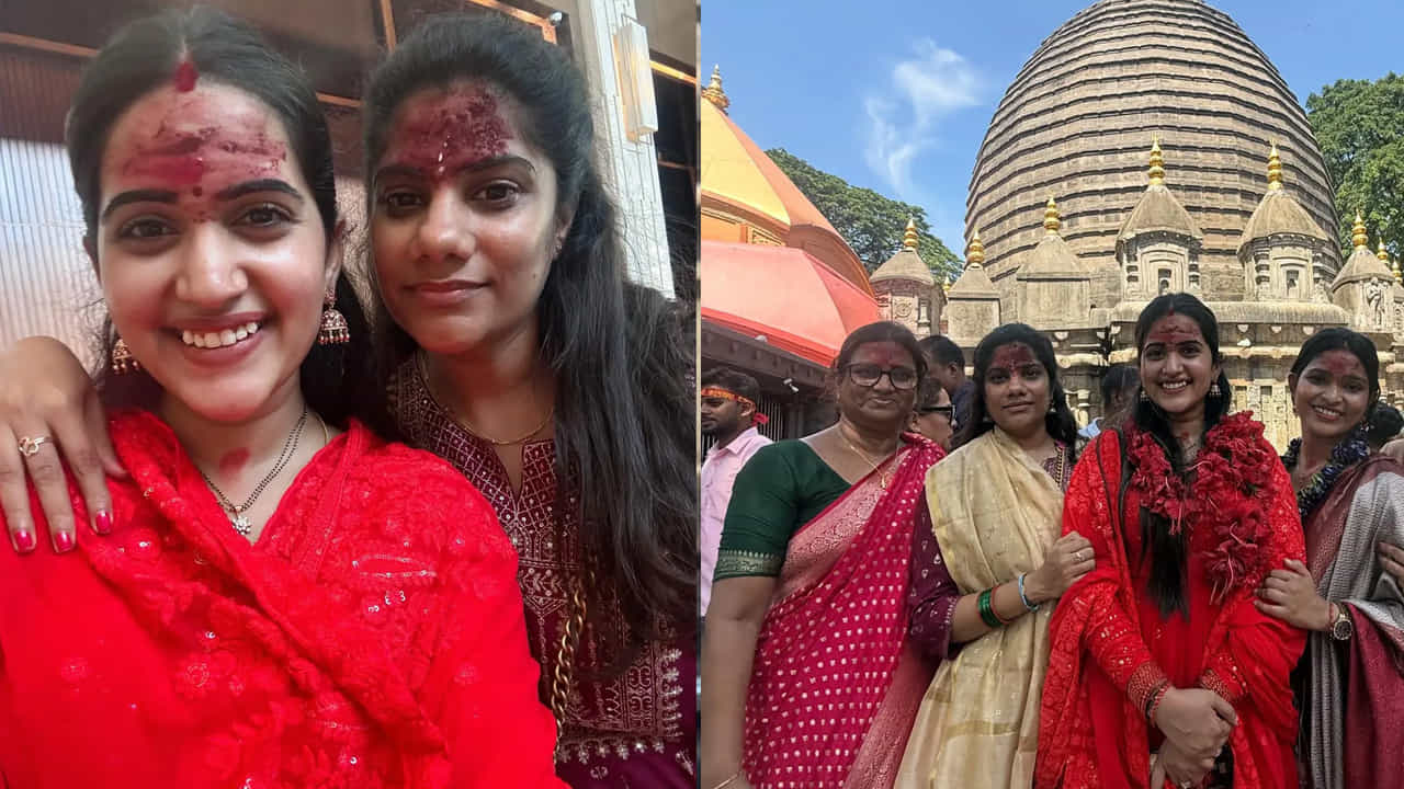  తన స్నేహితులతో కలిసి కామాఖ్య అమ్మవారి ఆలయానికి వెళ్లిన స్రవంతి అక్కడ ప్రత్యేక పూజలు చేసింది. అనంతరం ఆ ఫొటోలను సోషల్ మీడియాలో షేర్ చేసింది.
