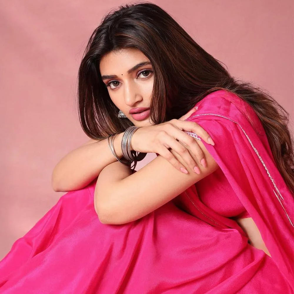 అనుకోకుండా కాదు.. కావాలనే తెలుగు సినిమాలకు గ్యాప్ ఇస్తున్నారు శ్రీలీల. ముఖ్యంగా తెలుగులో తనకు నచ్చే కథలు రావట్లేదని చెప్తున్నారు ఈ బ్యూటీ. ఇన్నాళ్లూ అయిందేదో అయిపోయింది.. ఇకపై తనకు నచ్చే కథలు చేయాలనుకుంటున్నట్లు తెలిపారు ఈ బ్యూటీ. 