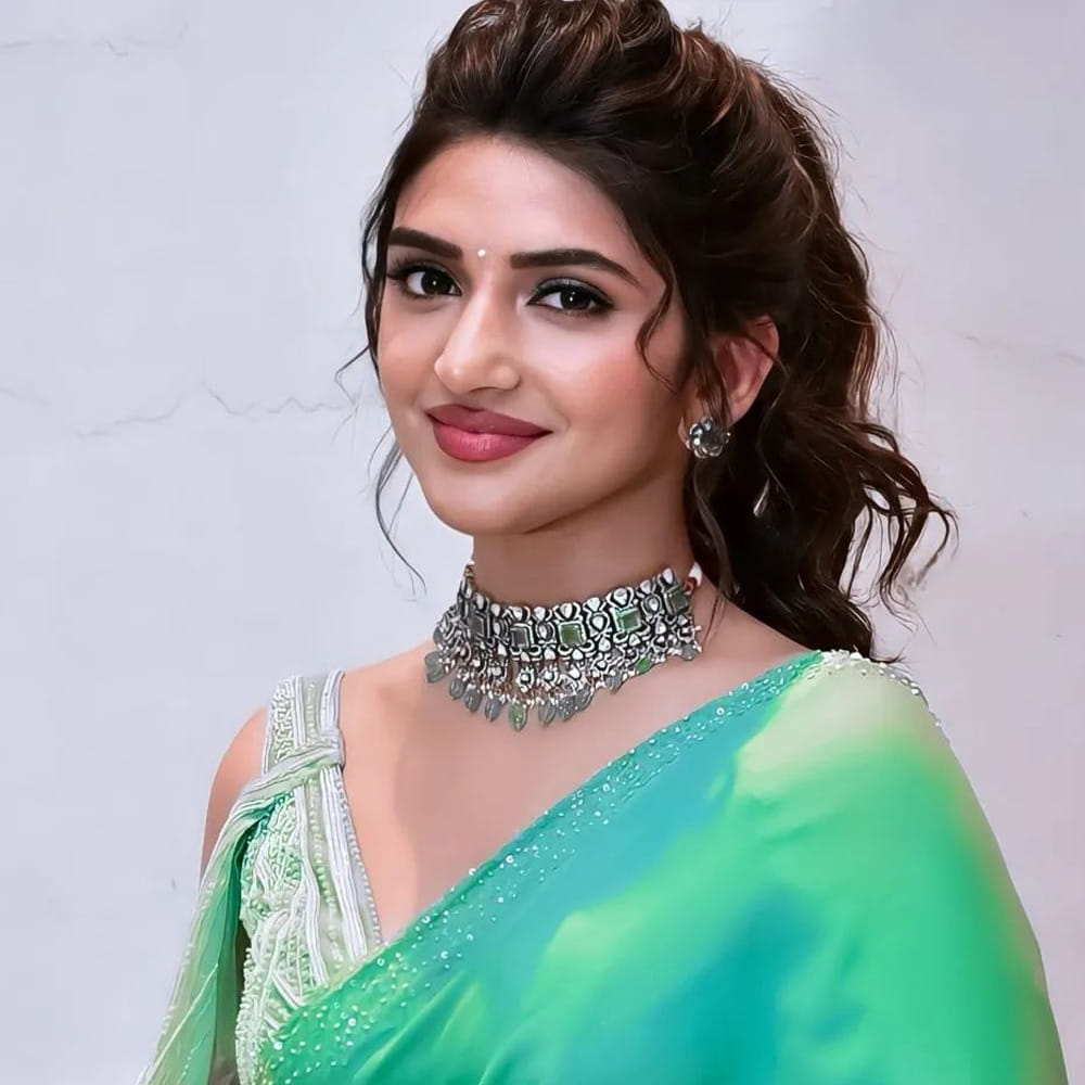 ఈ విషయంలో బాలీవుడ్ మేకర్స్ తన స్వభావానికి తగ్గ పాత్రలు రాస్తున్నారని చెప్పారు శ్రీలీల.ఖాళీ లేక కాదు.. కథలు నచ్చకే కింగ్డమ్, లెనిన్ నుంచి నుంచి తప్పుకున్నారని శ్రీలీల కామెంట్స్ చూస్తే అర్థమవుతుంది. 