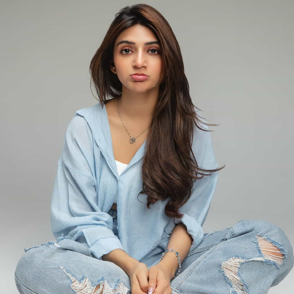 ఎప్పుడొచ్చాం అన్నది కాదన్నాయ్... బుల్లెట్ దిగిందా? లేదా? అని కాస్త మాస్గానే అంటున్నారు కిస్సిక్ బ్యూటీ శ్రీలీల. అందం ఉంది, మంచి పెర్ఫార్మర్ అనే పేరుంది.. స్పీడు స్టెప్పులకి, గ్లామర్ రోల్స్ కీ కేరాఫ్ అయ్యే కెపాసిటీ ఉంది.. ఇన్ని ఉన్నా ఉన్నట్టుండి ఆ మధ్య కెరీర్లో స్పీడు తగ్గించారు శ్రీలీల. మన దగ్గర ఇప్పటికీ మునుపటి స్పీడును అందుకోలేకపోతున్నారనే కంప్లయింట్ కూడా ఉందనుకోండి.. ఈ వైరల్ వయ్యారి మీద.