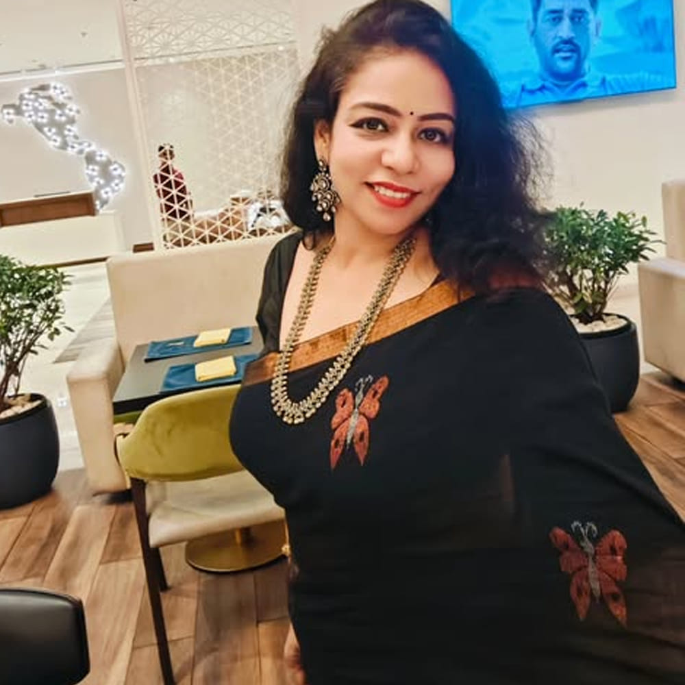 శ్రీలేఖ సెలబ్రెటీ ఫ్యామిలీ నుంచి ఇండస్ట్రీలోకి అడుగుపెట్టారు. పాన్ ఇండియా సెన్సేషనల్ డైరెక్టర్ రాజమౌళికి చెల్లెలు అవుతుంది శ్రీలేఖ. అలాగే ఎంఎం కీరవాణికి సైతం చెల్లెలు. తొమ్మిదేళ్ల వయసులో ప్లేబ్యాక్ సింగర్‌గా తన కెరీర్‌ను ప్రారంభించింది. 