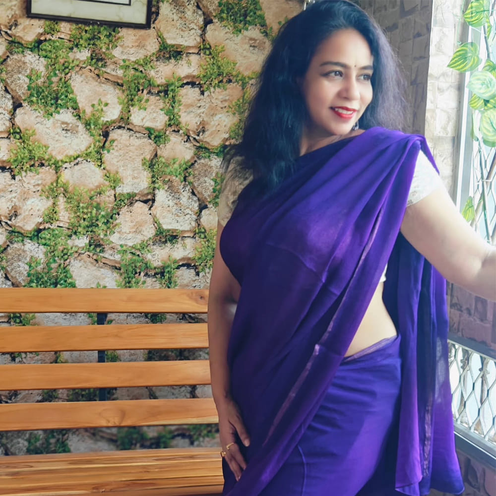 ఆమె ఎవరో కాదండి.. సింగర్ ఎంఎం శ్రీలేఖ. తెలుగులో ఏకైక మహిళా మ్యూజిక్ డైరెక్టర్. ప్లే బ్యాక్ సింగర్ గా ఎన్నో సూపర్ హిట్ పాటలు ఆలపించారు.  శ్రీలేఖ అలియాస్ కోడూరి శ్రీలేఖ. సంగీత దర్శకురాలిగా అనేక చిత్రాలను సంగీతం అందించింది. 