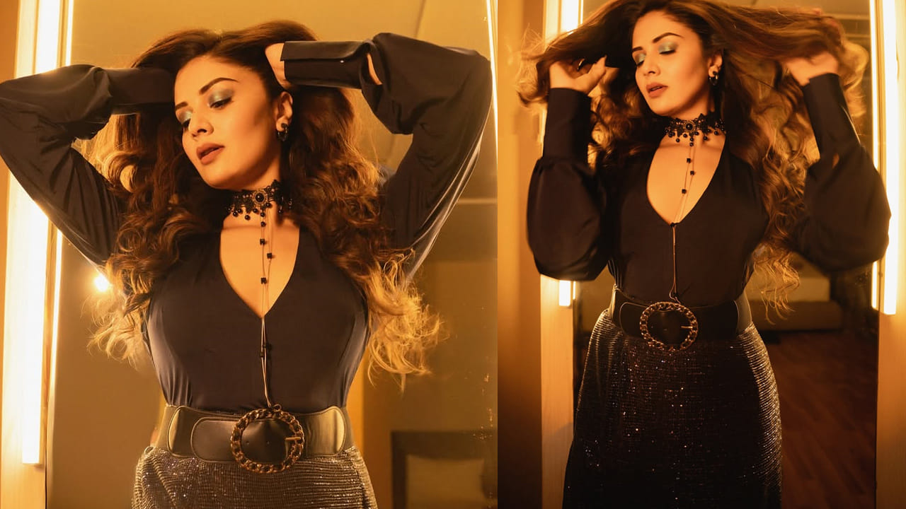 ఈ షో కోసం ఇలా గ్లామర్ లుక్ లోకి మారిపోయినట్లు తెలుస్తోంది. అగ్నిపరీక్ష లుక్స్ అంటూ ఈ అమ్మడు షేర్ చేసింది. ఇప్పుడు ఈ ముద్దుగుమ్మ బుల్లితెరపై అత్యంత డిమాండ్ యాంకర్ గా మారింది. 