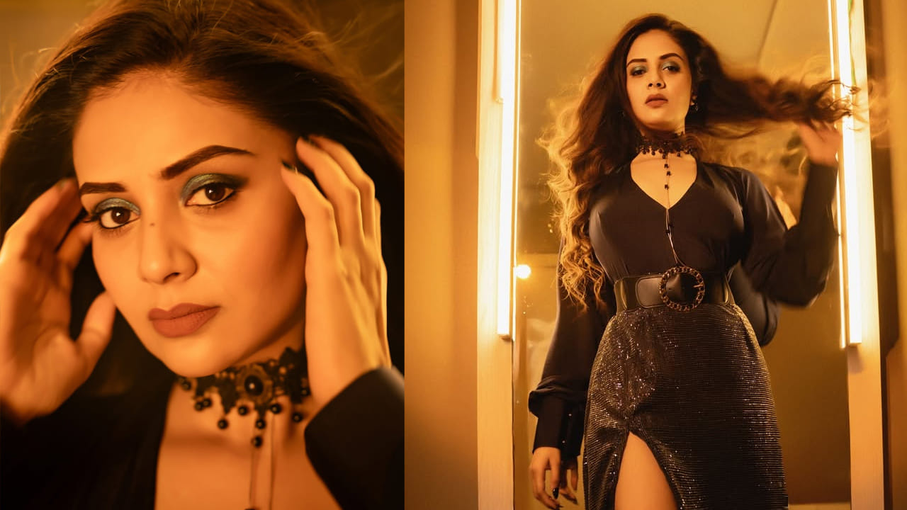 ఆ తర్వాత రామ్ పోతినేని సిస్టర్ గా నేను శైలజ చిత్రంలో కనిపించింది. అయితే నటనతో మంచి నటిగా ప్రశంసలు అందుకున్న శ్రీముఖికి సినిమాల్లో మాత్రం అంతగా అవకాశాలు రాలేదు. దీంతో ఈ బ్యూటీ ఇప్పుడు స్మాల్ స్క్రీన్ పైకి షిఫ్ట్ అయ్యింది. 