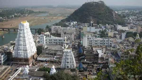 గ్రహణ గండాలకు అతీతం ఈ దివ్య క్షేత్రం.. గ్రహణ సమయంలోనే ప్రత్యేక పూజలు..!