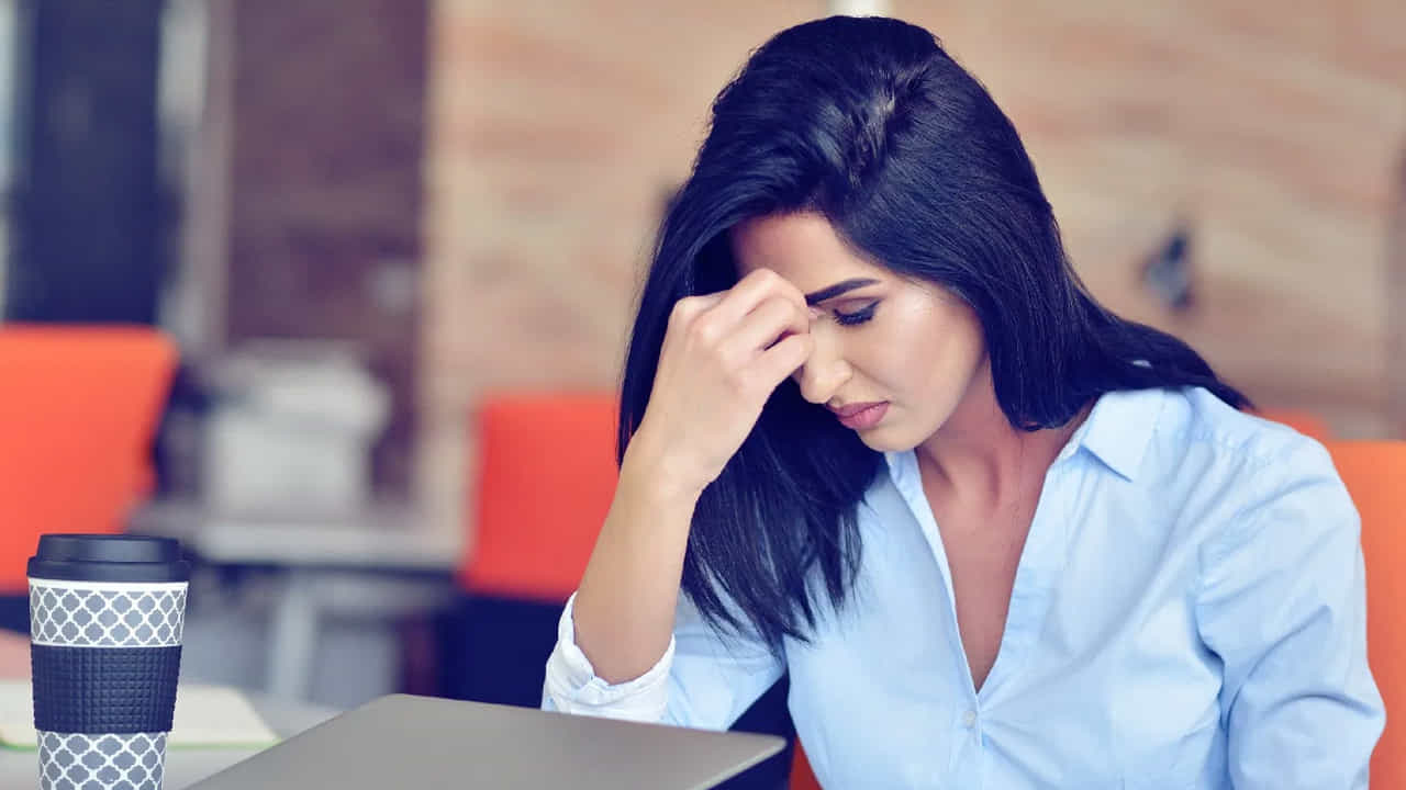 ధ్యానం, శ్వాస వ్యాయామాలు: రోజుకు 10-15 నిమిషాలు ధ్యానం చేయడం లేదా శ్వాస వ్యాయామాలు చేయడం వల్ల మనస్సు ప్రశాంతంగా ఉంటుంది.